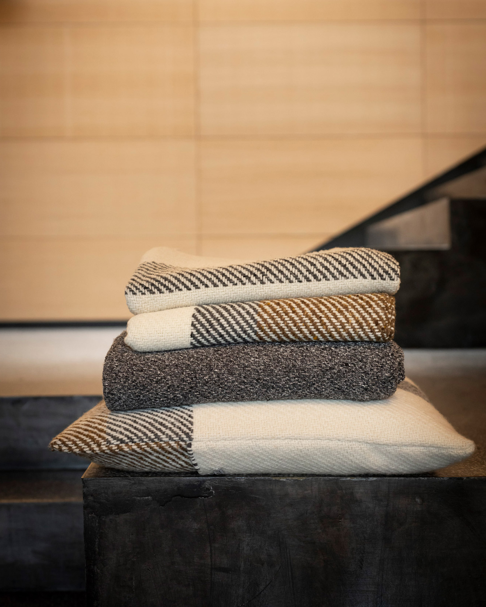 Kussen VENETO Off-white with brown and grey squares