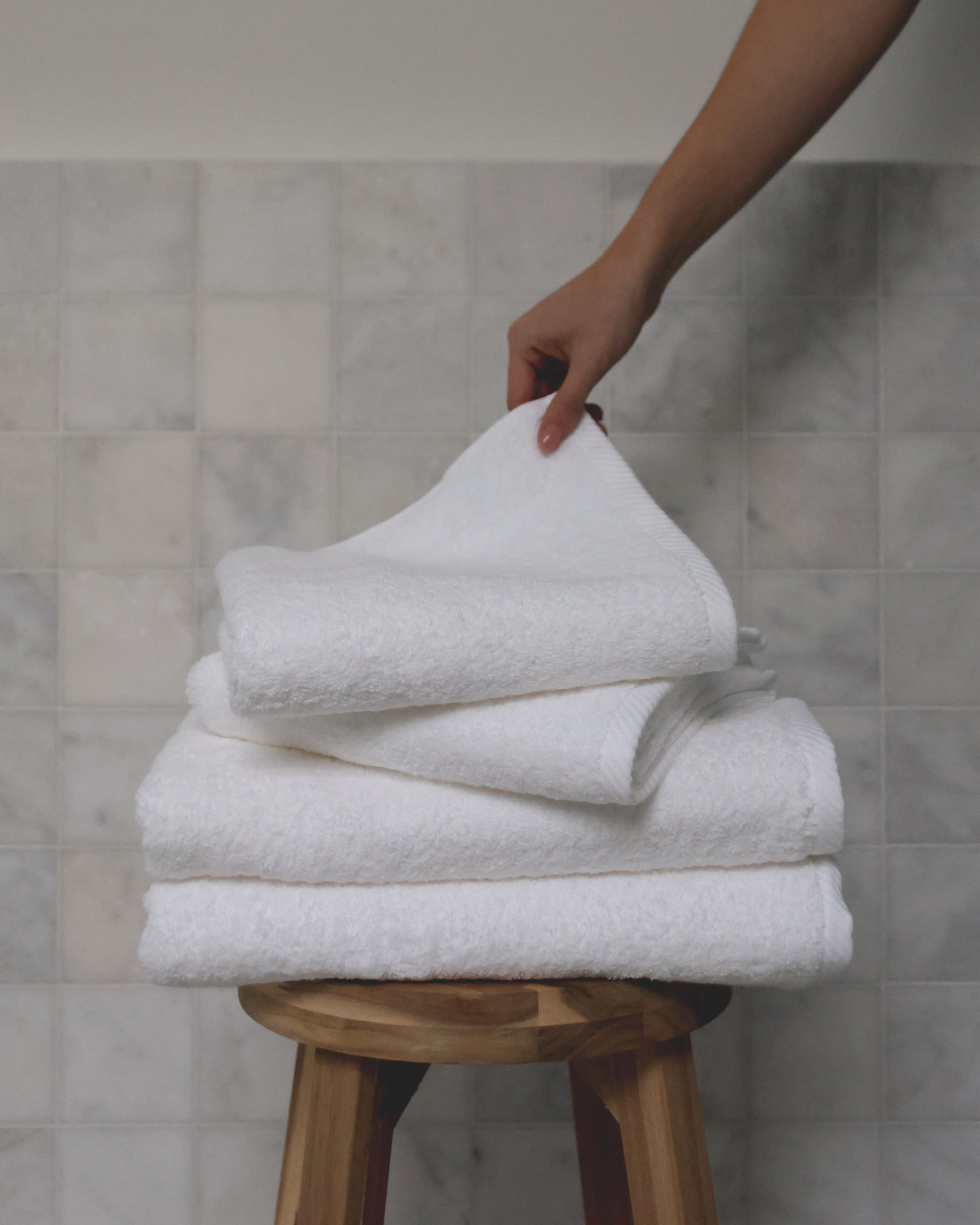 Hand towel ESSENTIALS White