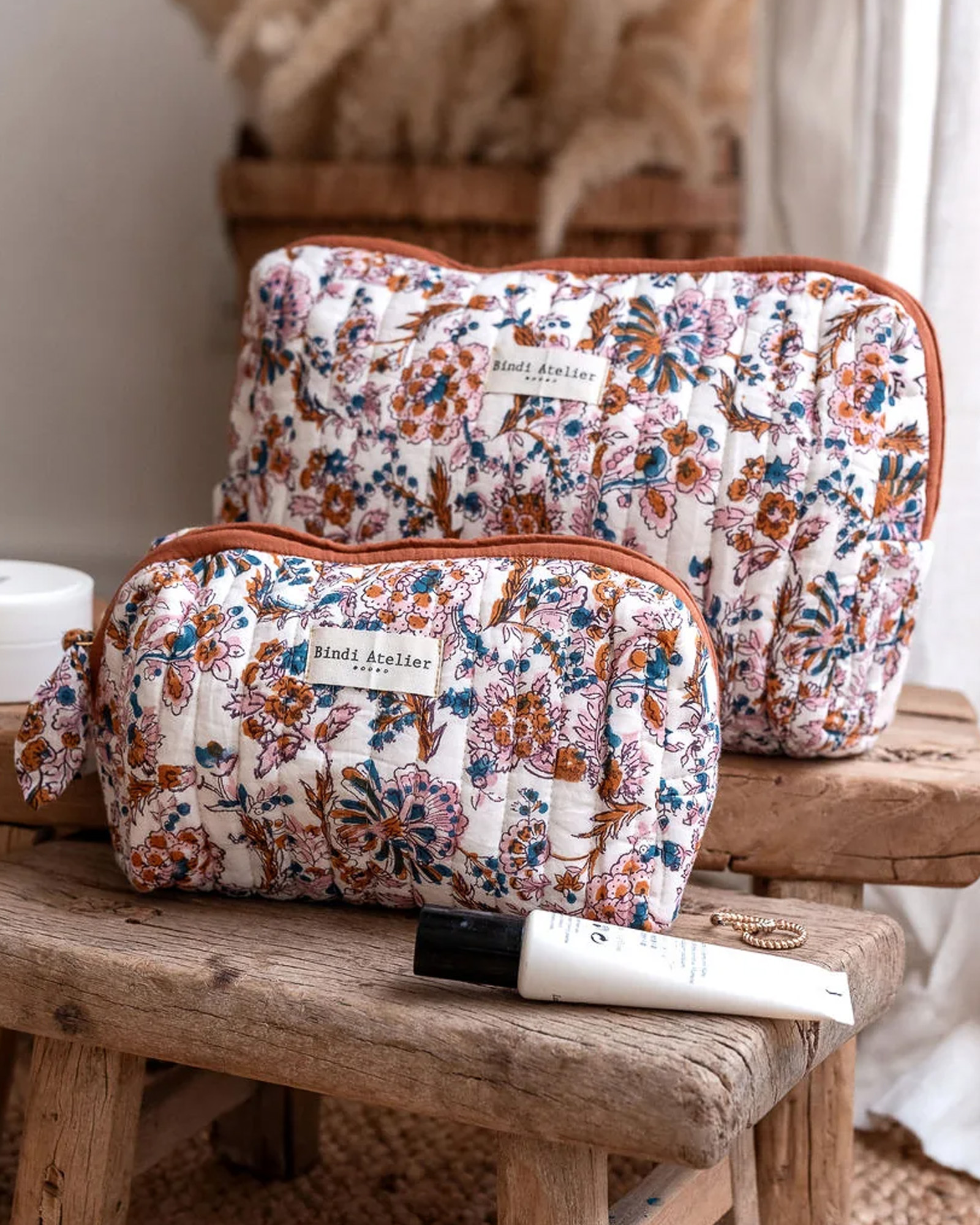 Toilettas BINDI Kiala Bloom