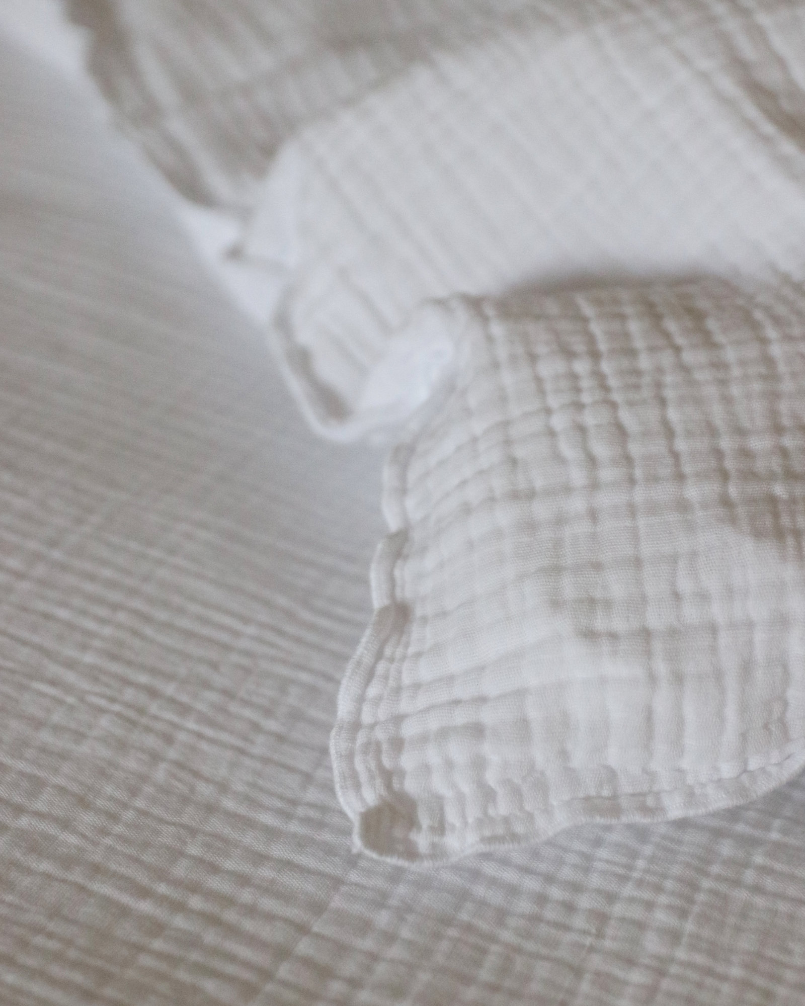 MARIE-MARIE - Bed linen set COCOON White - 240x220 cm + 2 slopen 65x65 cm - White