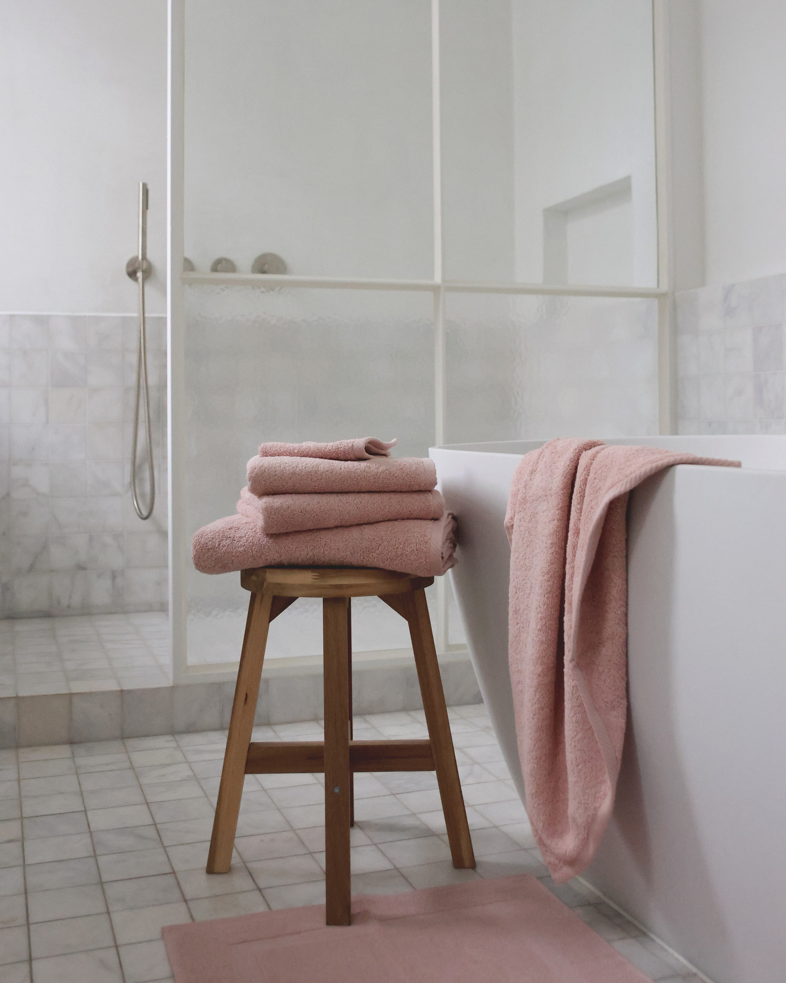 Hand towel ESSENTIALS Peony