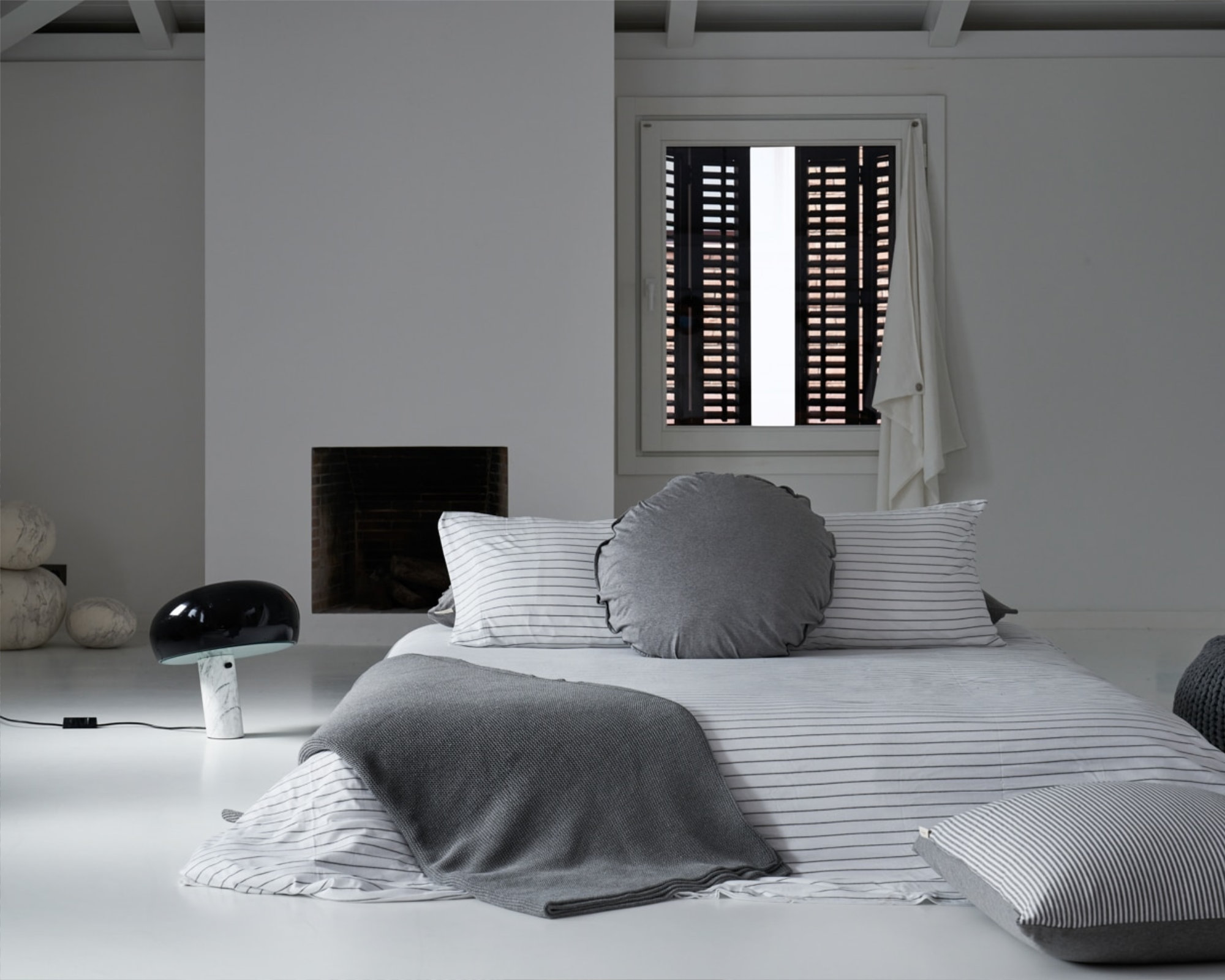 Mikmax - Bed linen set LLANCA - 260x240 cm + 2 slopen 65x65 cm - White/Grey