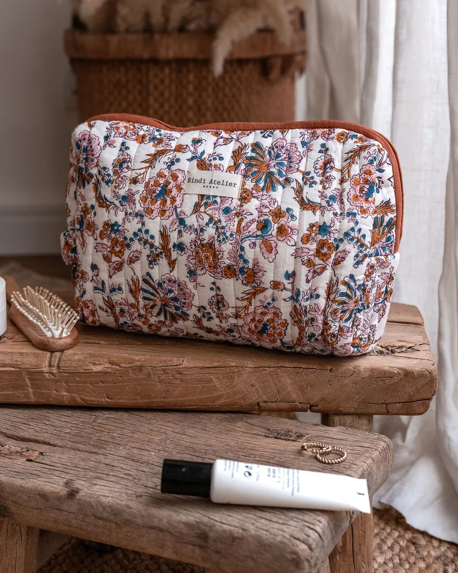 Toilettas BINDI Kiala Bloom