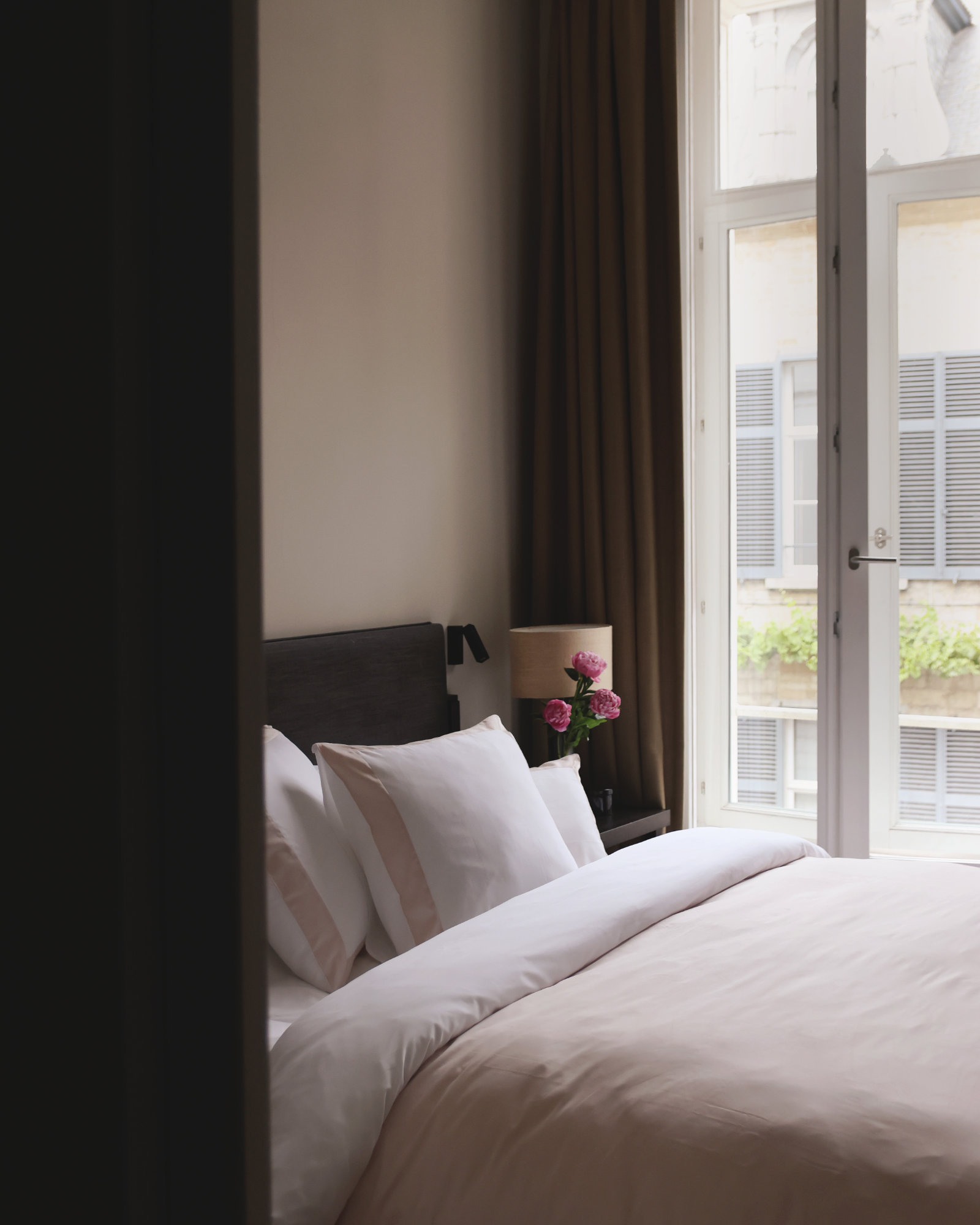 Sloop LIMOGES Shell/White