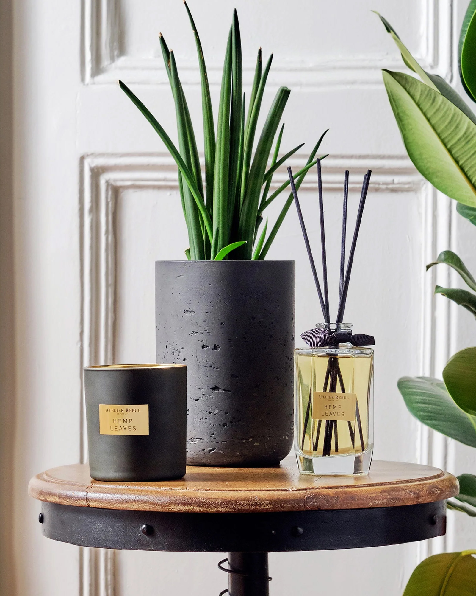 Scented Candle HEMP LEAVES