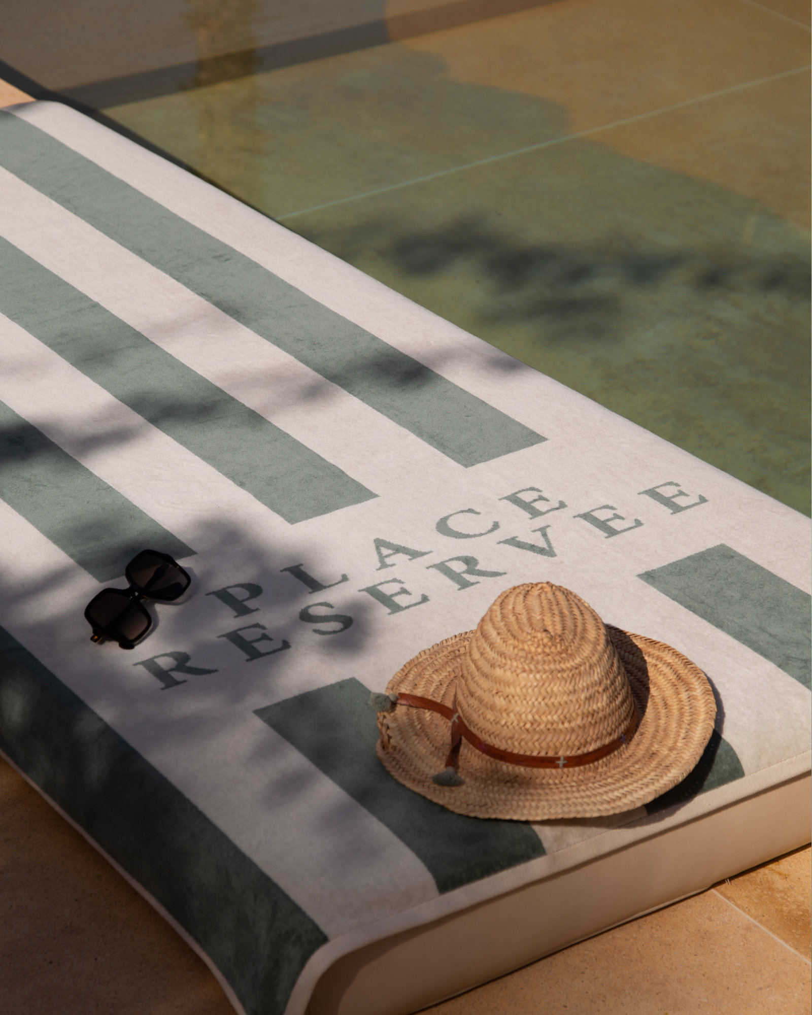 Place Reservee - Beach towel PLACE RESERVEE Eucalyptus - 100x200 cm Classic - Eucalyptus