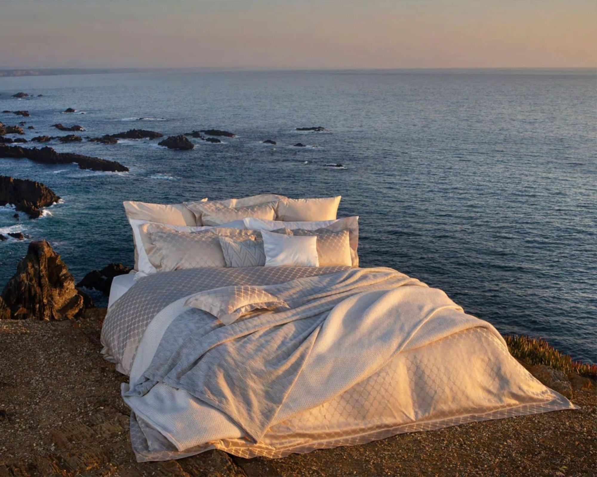 Celso de Lemos - Parure de lit LUA Linen - 260x240 cm + 2 taies d'oreiller 65x65 cm - Linen