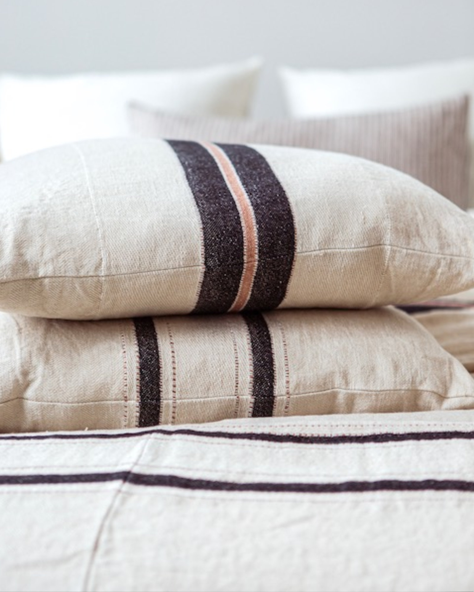 Coussin THE PATAGONIAN STRIPE Black Stripe