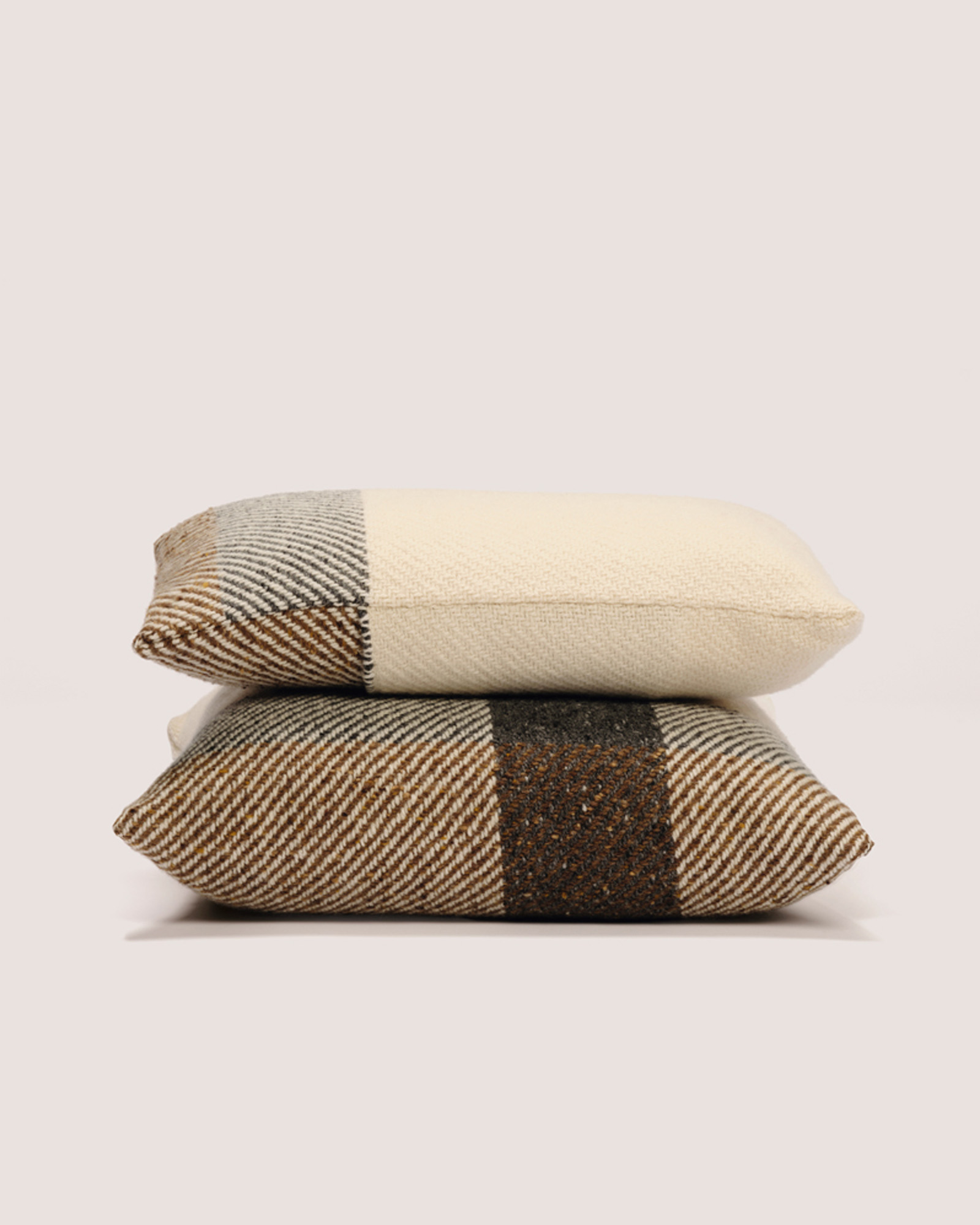 Kussen VENETO Off-white with brown and grey squares