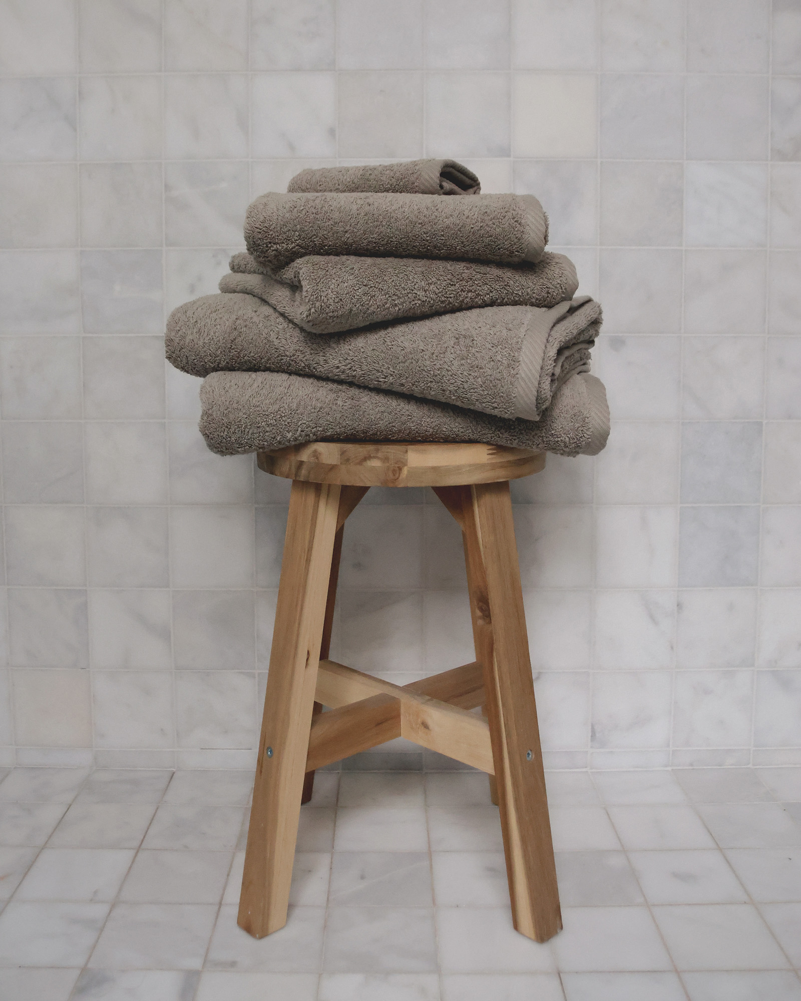 Hand towel ESSENTIALS Concrete